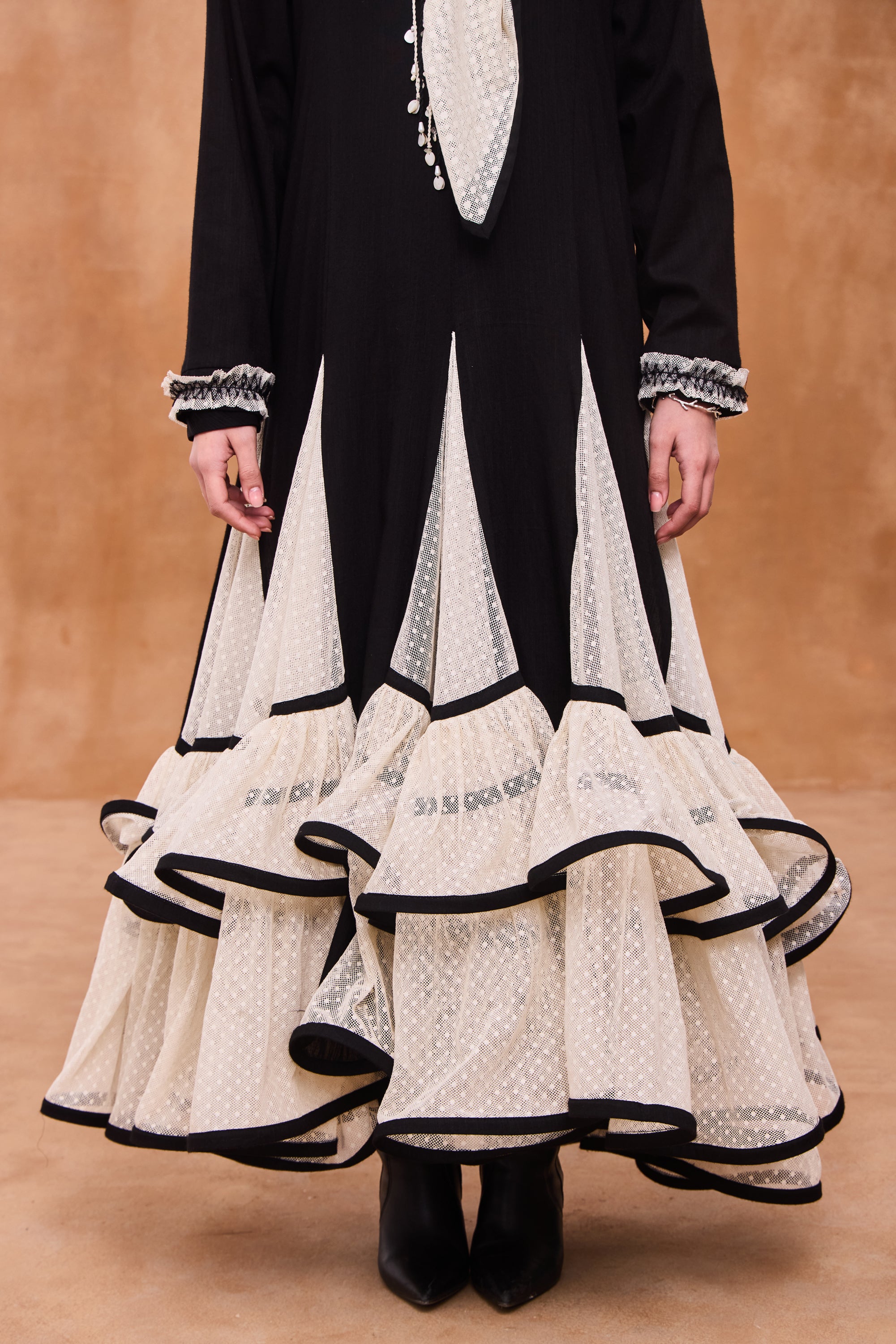Zunella Embellished Jalabiya