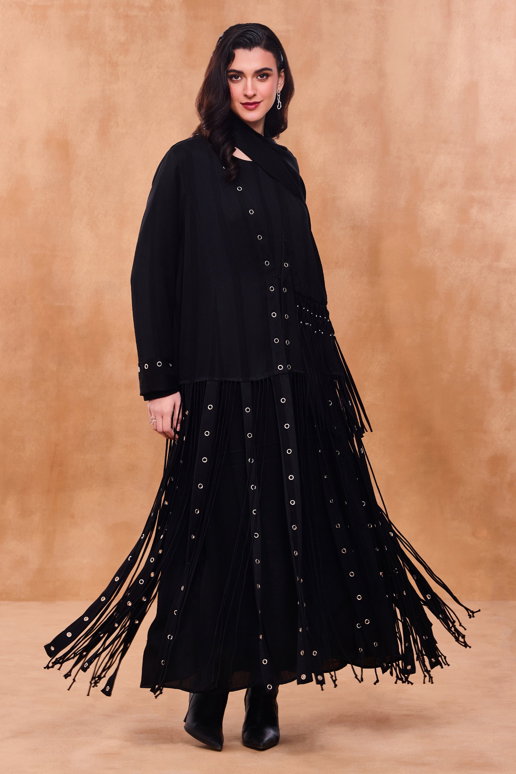 Tovarin Eyelet Detailing Abaya