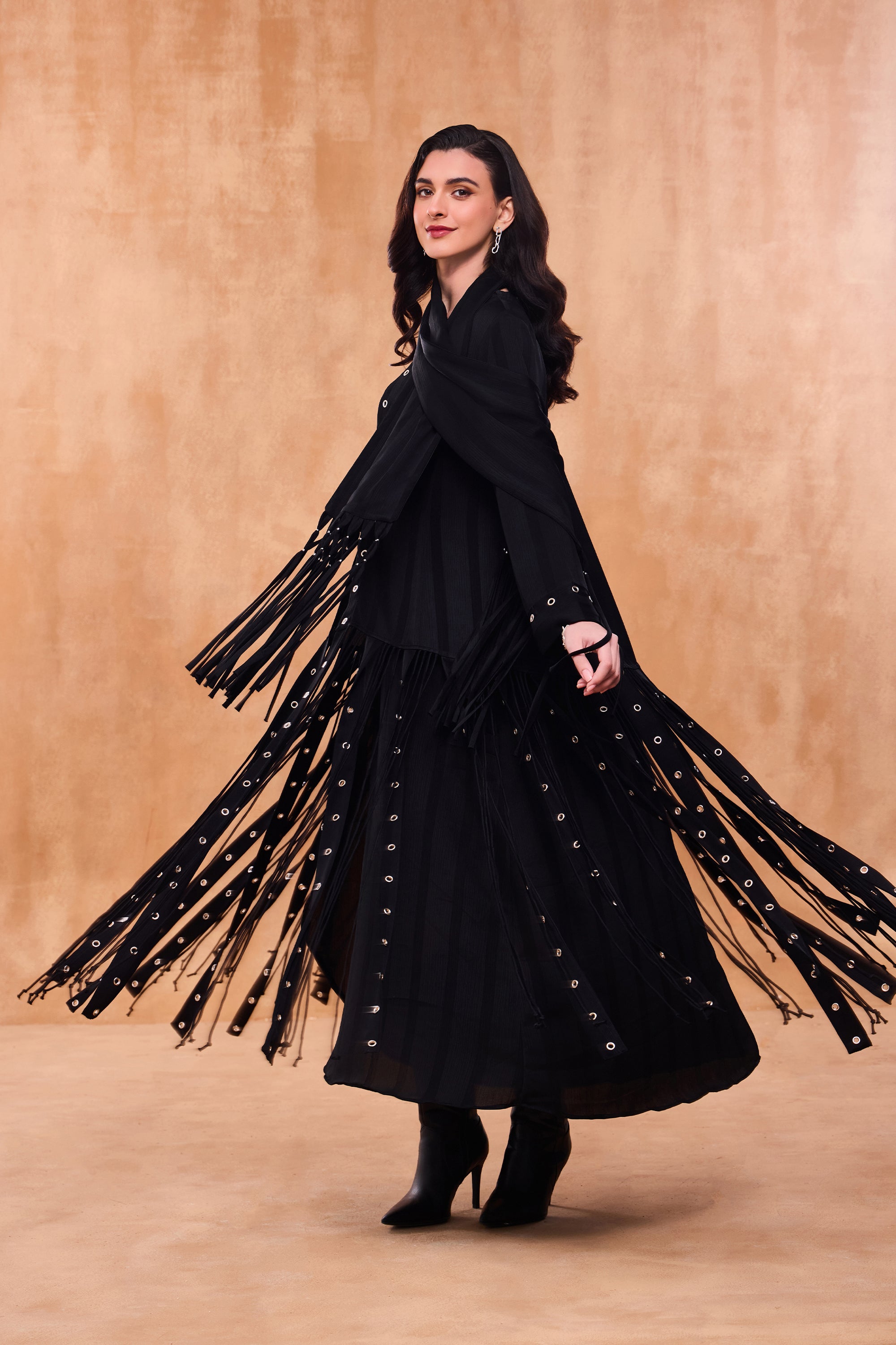 Tovarin Eyelet Detailing Abaya