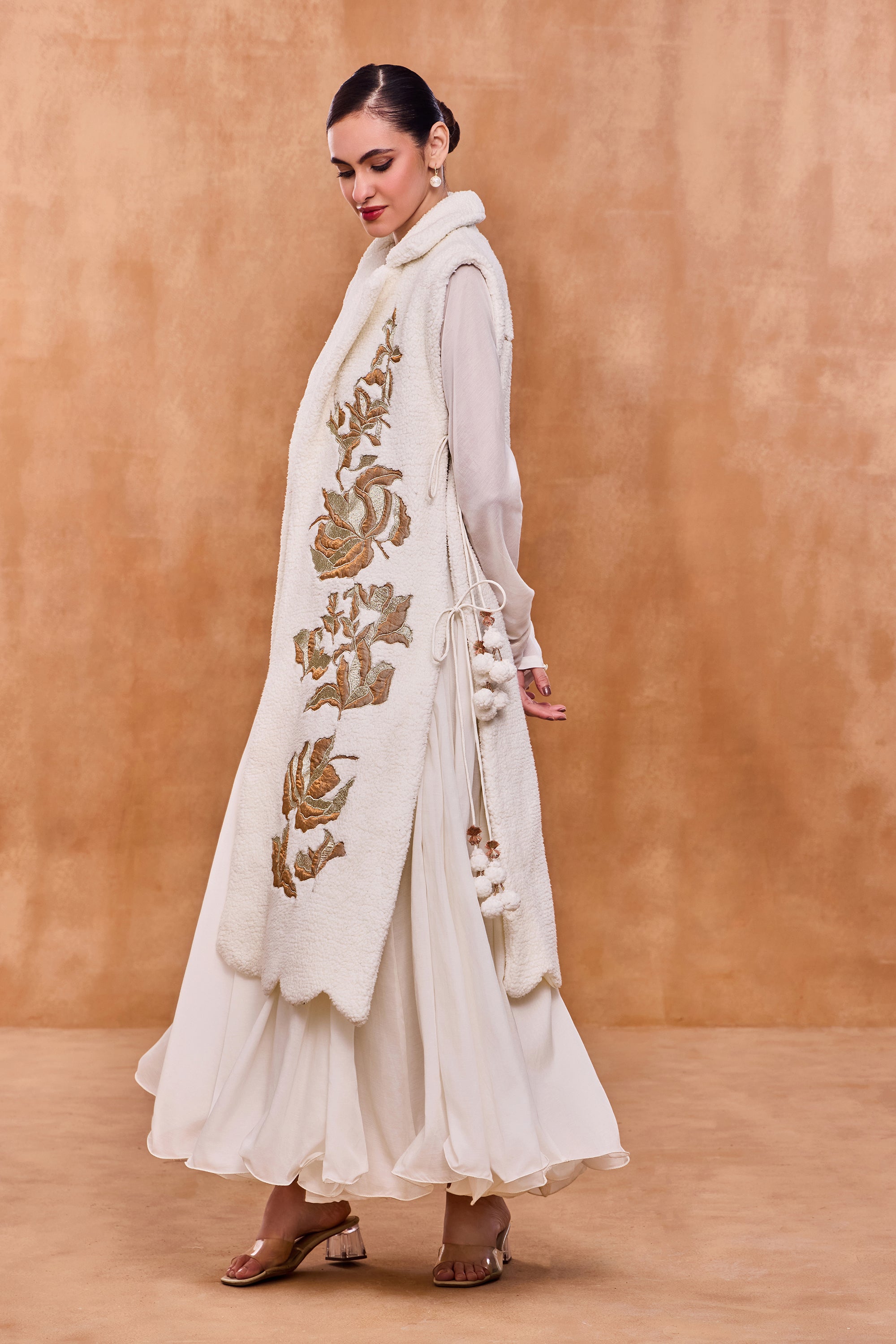 Jenoria Embroidered Dushala Cape